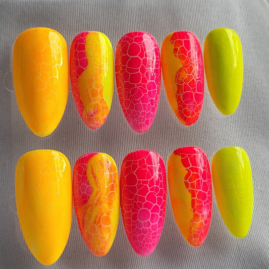 Création Nail Art – Flammes & Craquelures : L’Éruption Néon