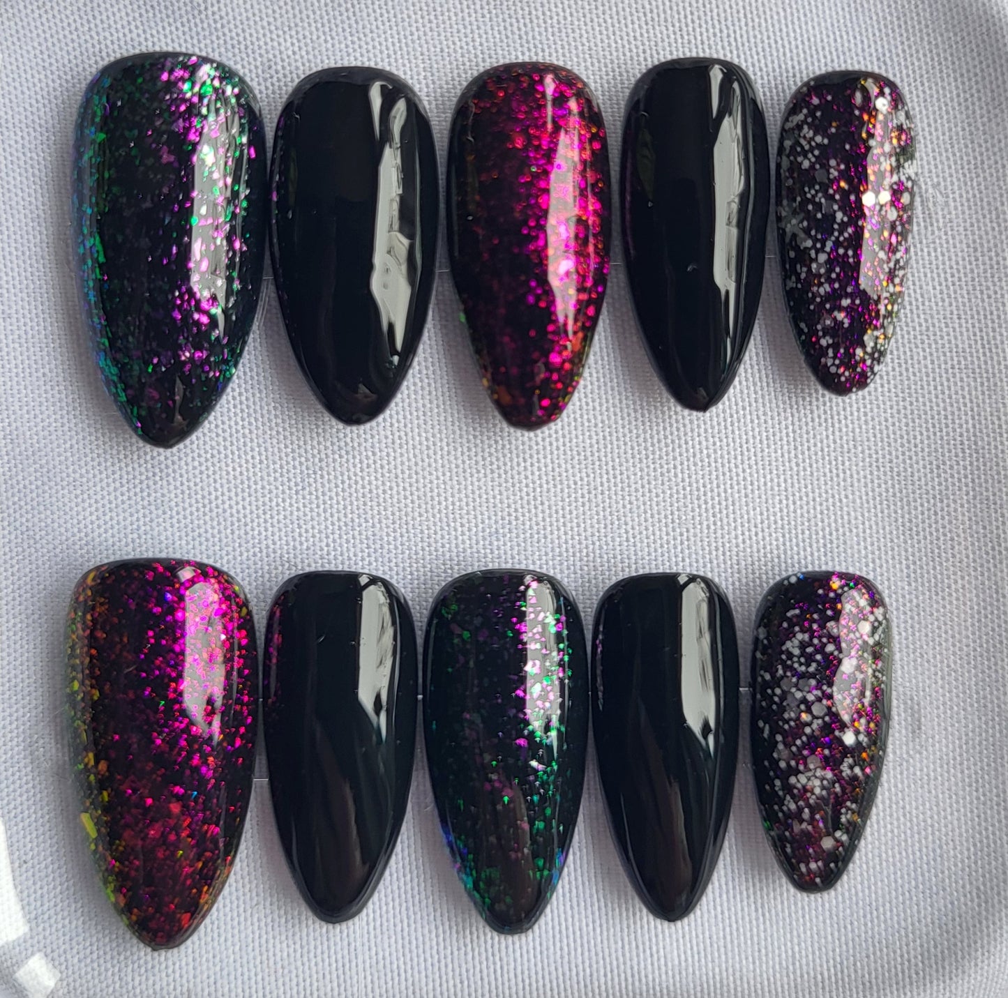 Création Nail Art – Nuit Galactique : L’Obscurité qui Brille