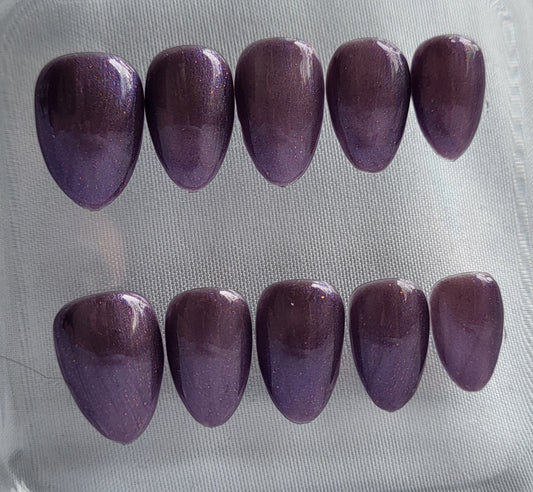 Création Nail Art ongles courts Violet Améthyste – Effet Nacré Scintillant