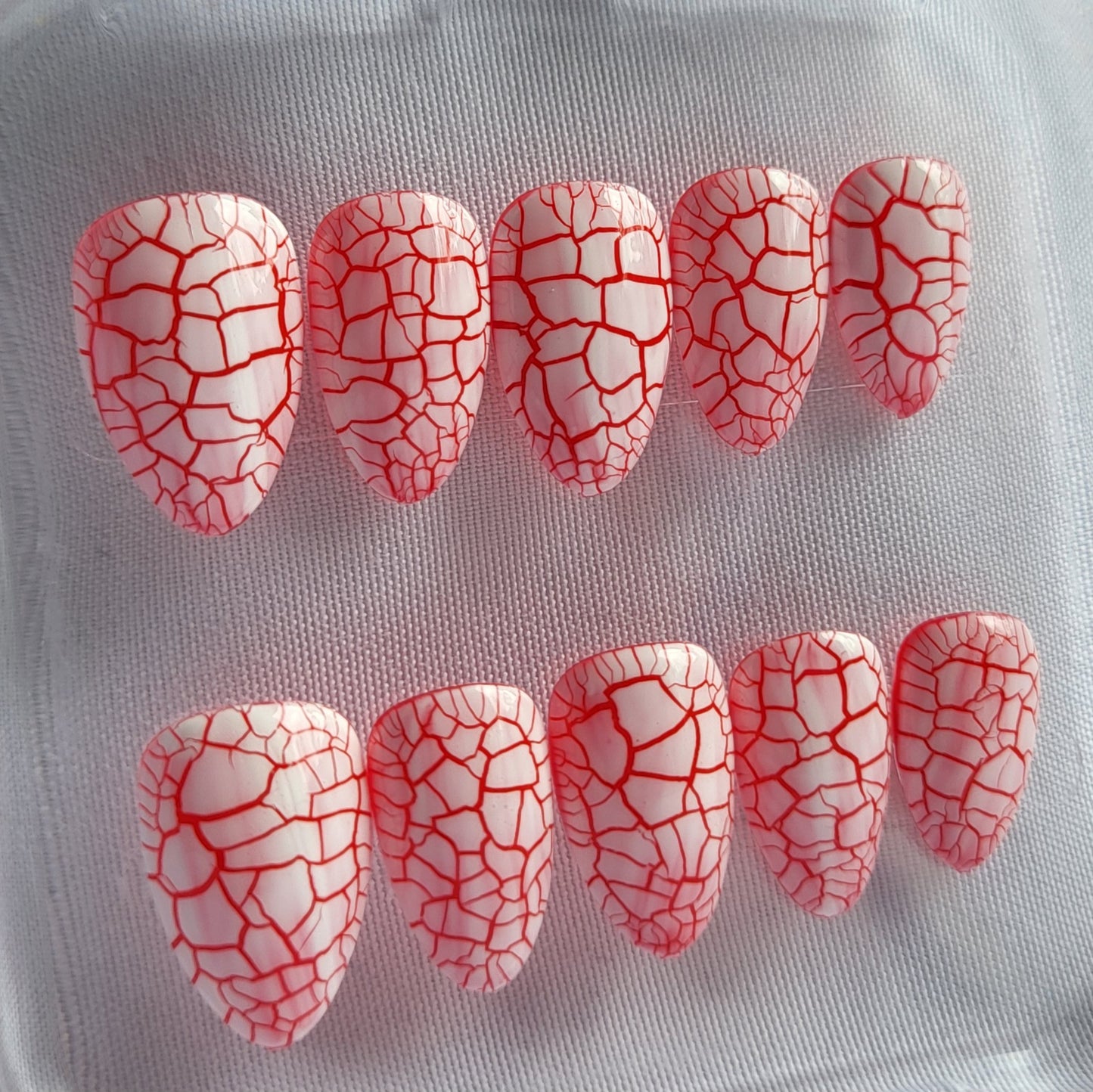 Création Nail Art ongles courts Craquelé Rouge Sang – Effet Terre Aride