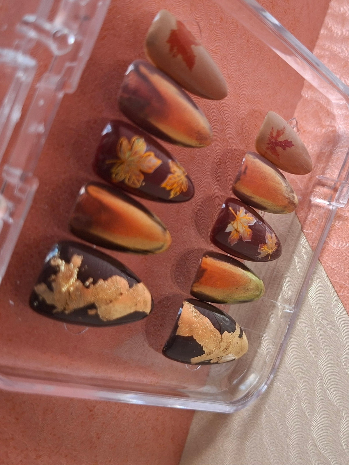 Création Automne Nails Art – Feuilles d’Or