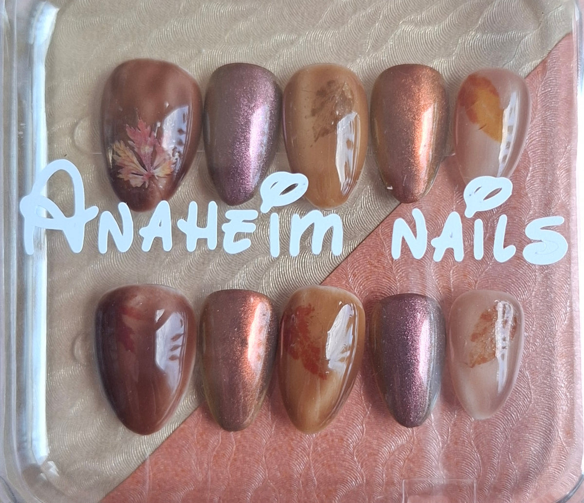 Création Court Automne Nail Art – Feuilles Dorées