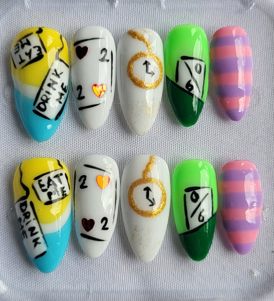 Création Nail Art Alice aux Pays des Merveilles