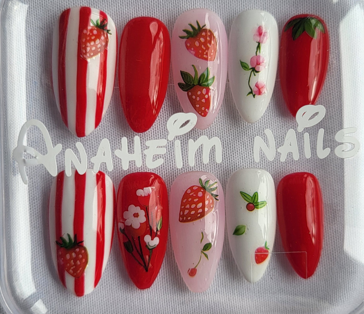 Création Nail Art – Fraise & Fleurs : L’Été dans les Doigts