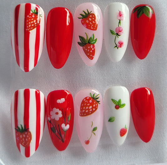 Création Nail Art – Fraise & Fleurs : L’Été dans les Doigts