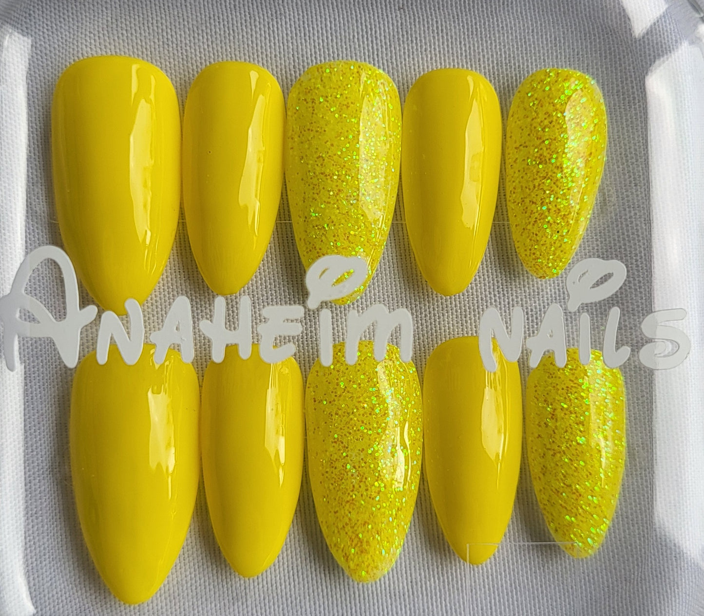 Création Nail Art – Jaune Soleil & Paillettes : L’Éclat de l’Été