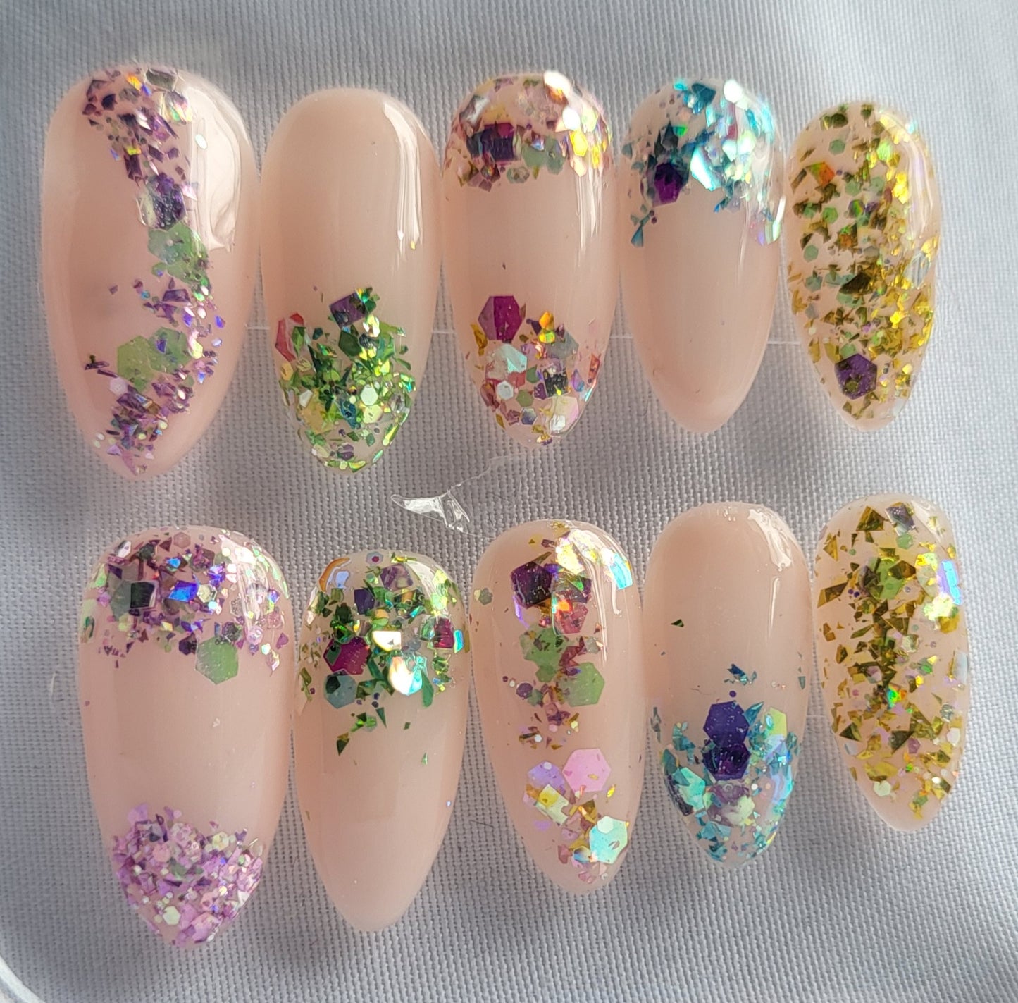 Création Nail Art – Confettis de Fée : La Magie des Paillettes