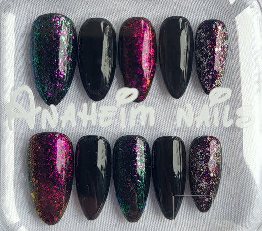 Création Nail Art – Nuit Galactique : L’Obscurité qui Brille