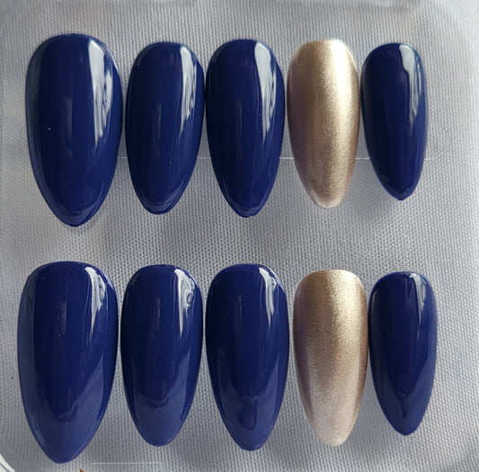 Création Nail Art – Bleu Marine & Or Champagne : L’Élégance Navale