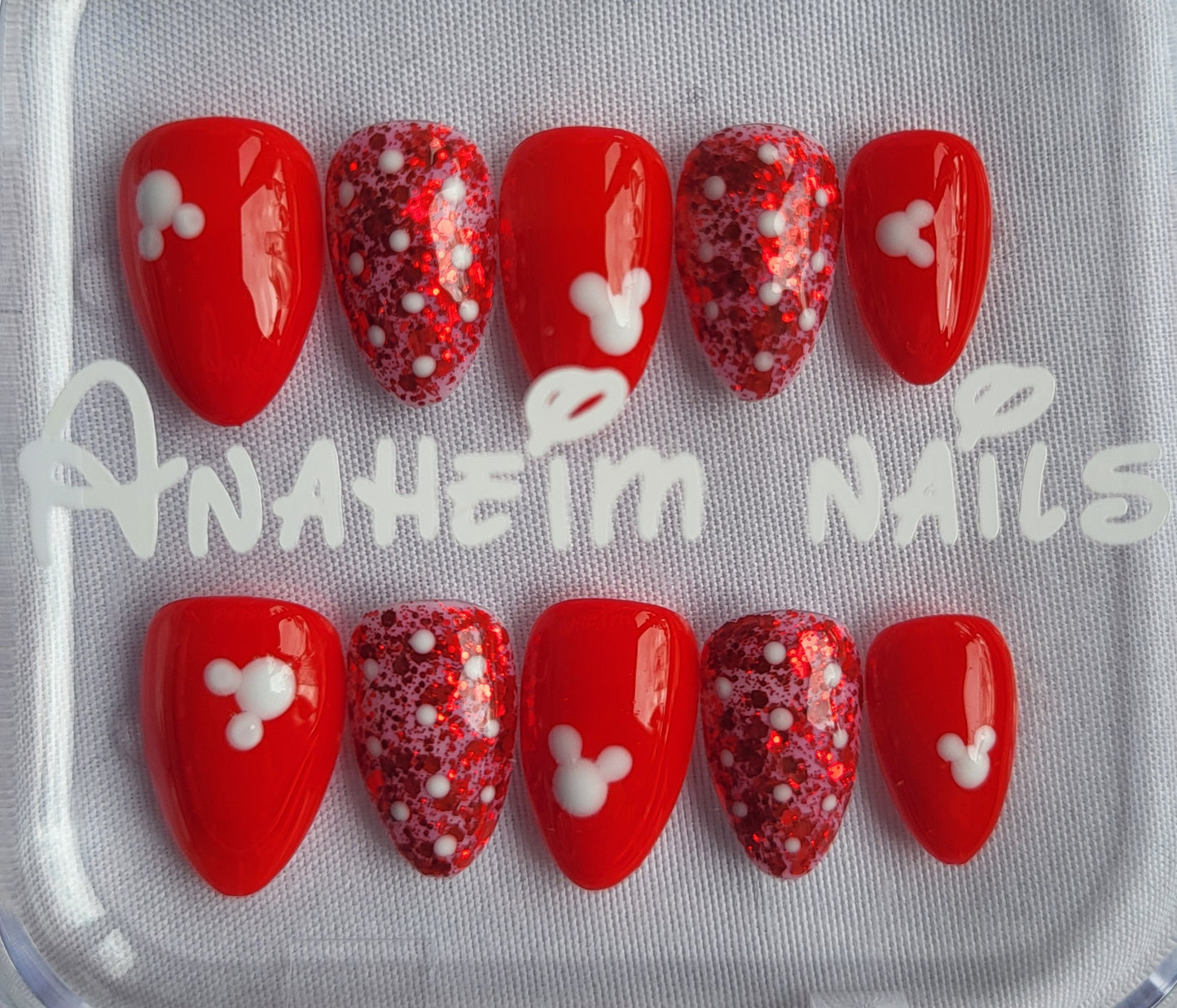 Création Nail Art ongles Court Mickey Magic – Rouge Pailleté