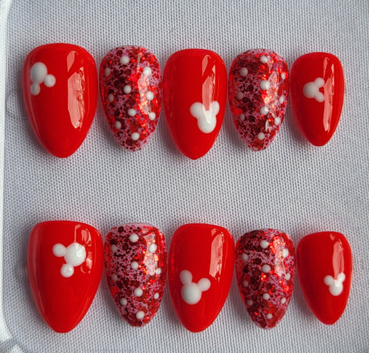 Création Nail Art ongles Court Mickey Magic – Rouge Pailleté