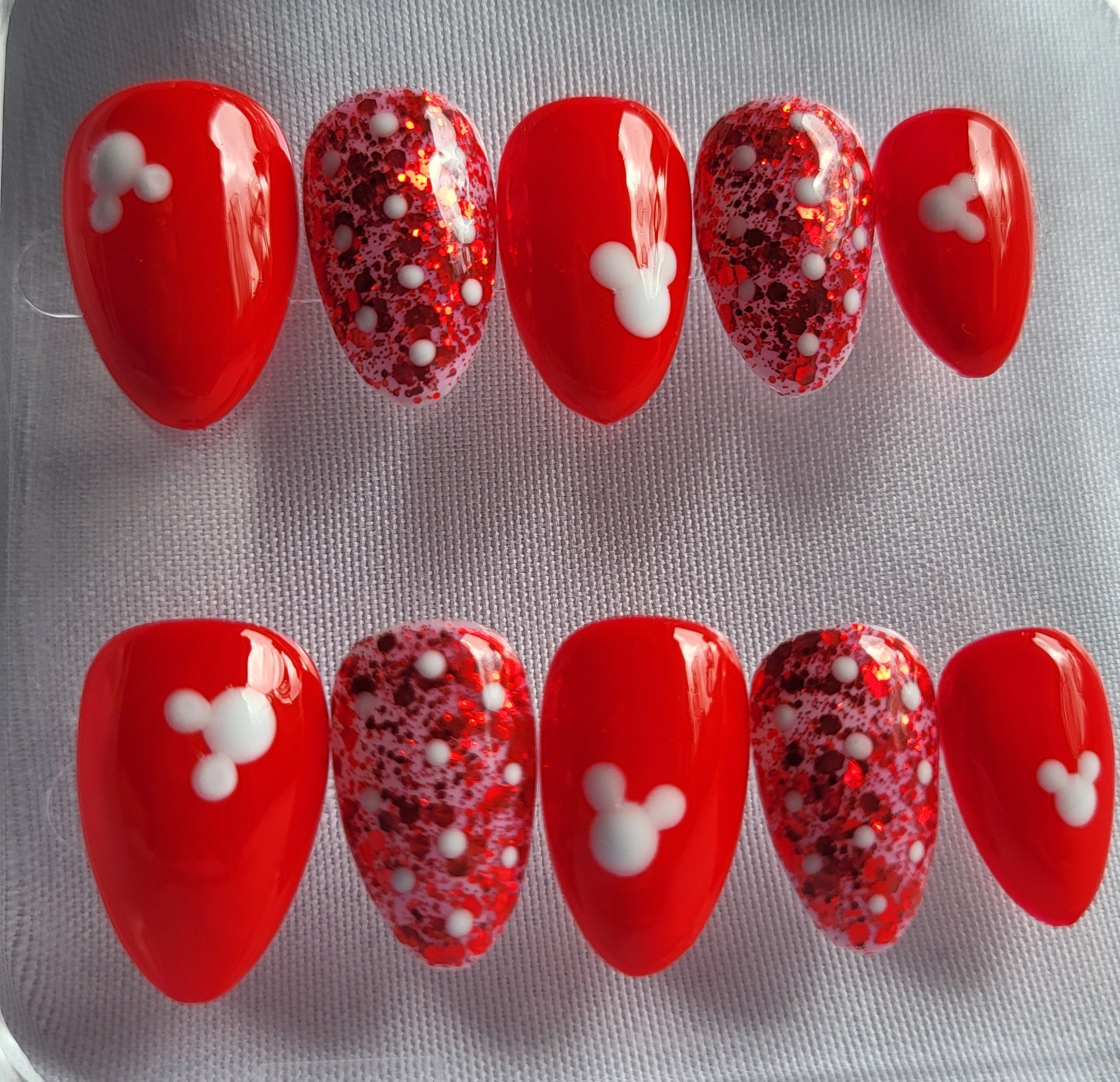 Création Nail Art ongles Court Mickey Magic – Rouge Pailleté