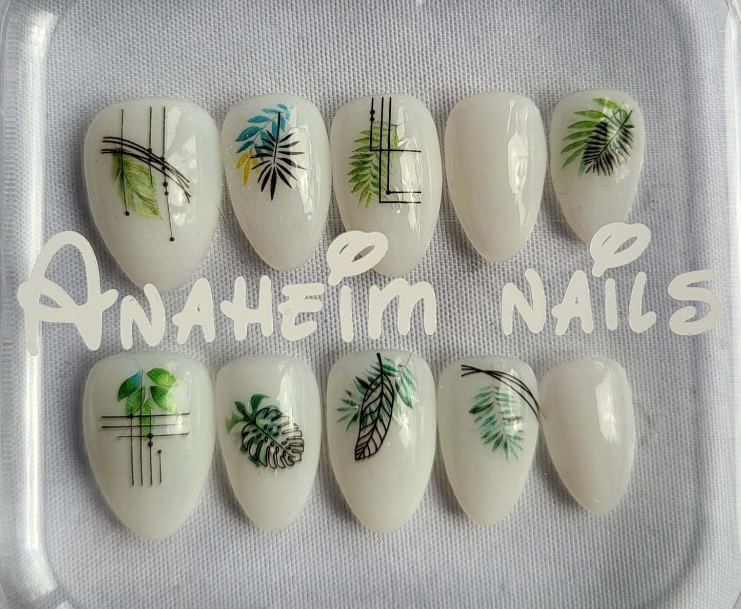 Création Nail Art – Jungle Graphique : L’Élégance Botanique