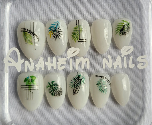 Création Nail Art – Jungle Graphique : L’Élégance Botanique