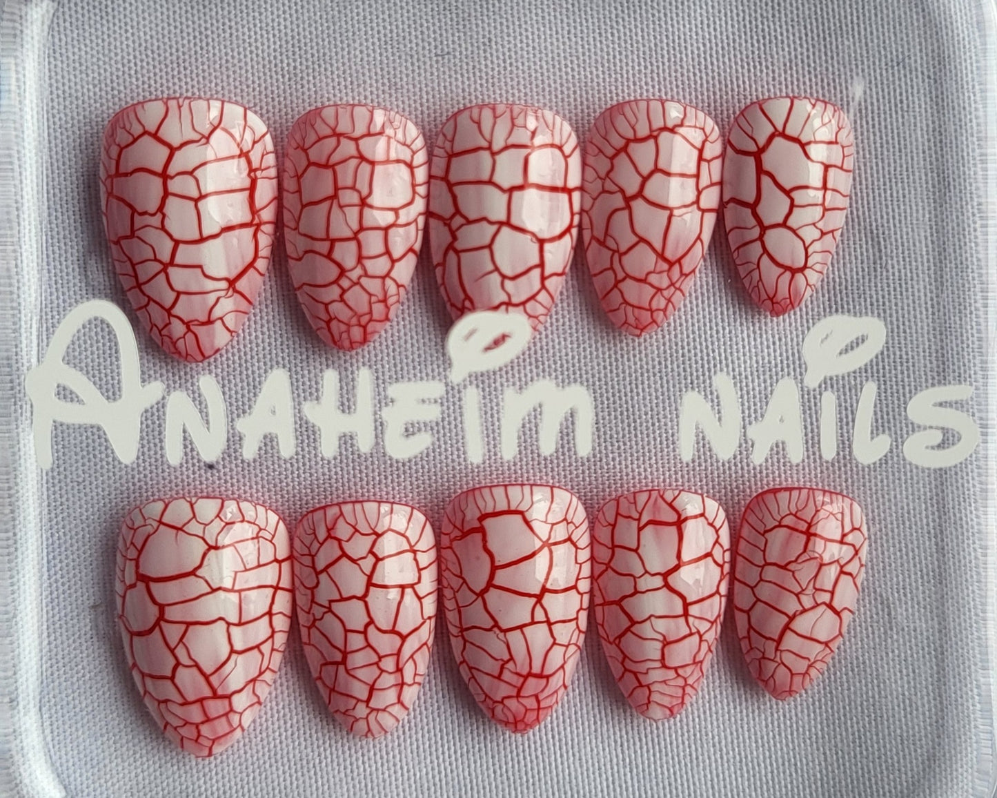 Création Nail Art ongles courts Craquelé Rouge Sang – Effet Terre Aride