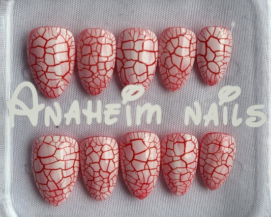 Création Nail Art ongles courts Craquelé Rouge Sang – Effet Terre Aride