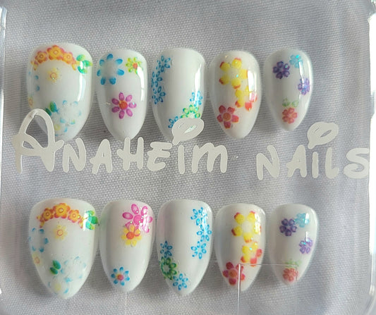 Création Nail Art ongles courts - Jardin Fleuri  de Fleurs Multicolores