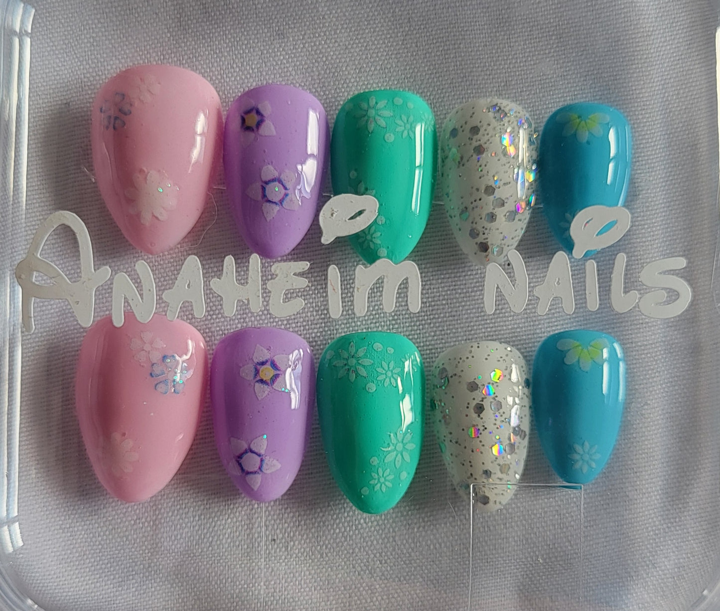 Création Nail Art ongles courts - Pastel Dreamy Fleurs & Strass