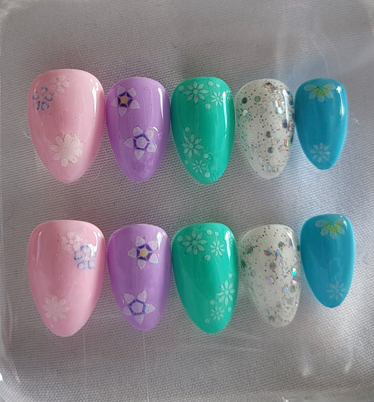 Création Nail Art ongles courts - Pastel Dreamy Fleurs & Strass