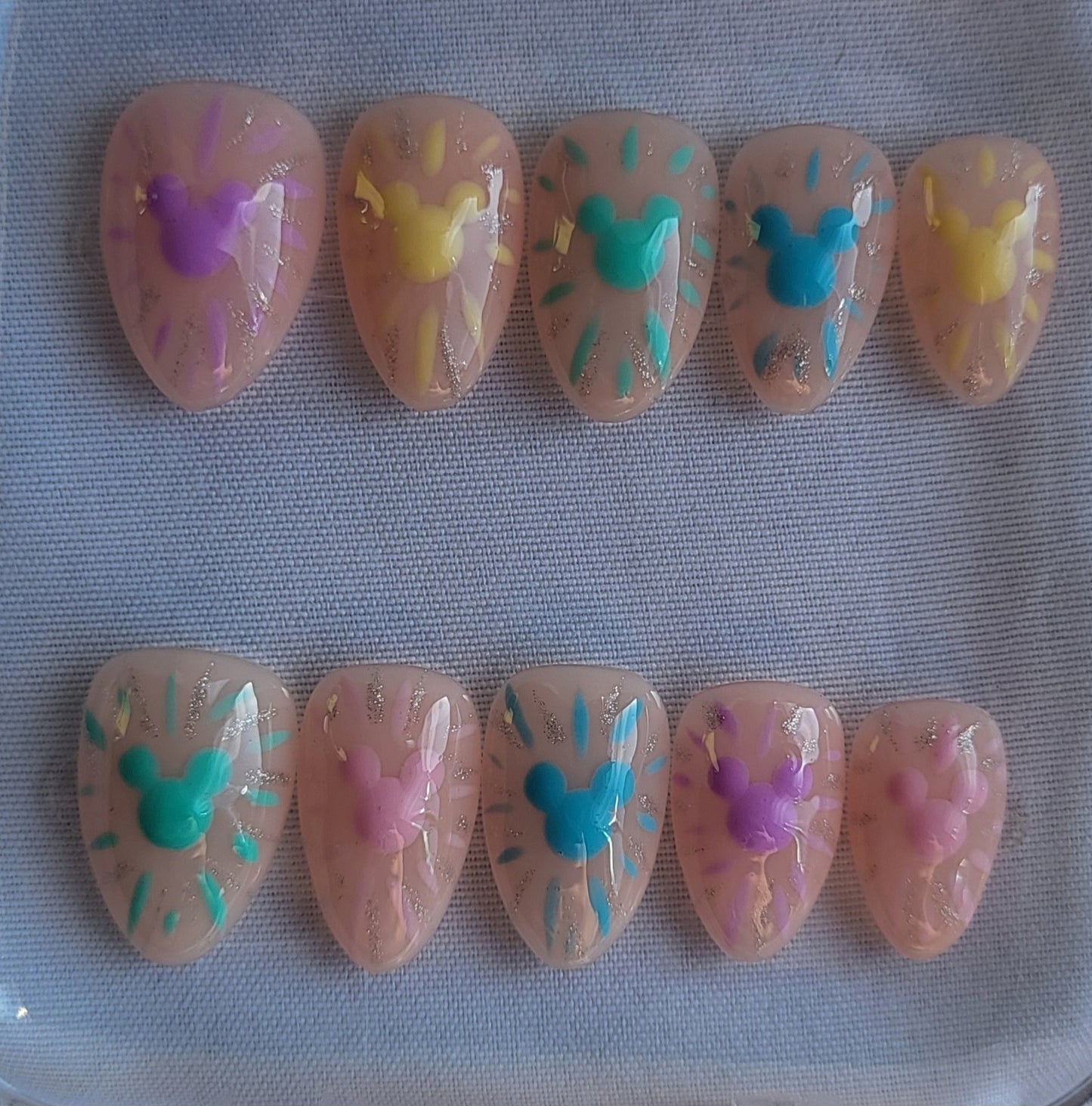 Création Nail Art Ongles Courts Mickey Pastel feu d'artifice