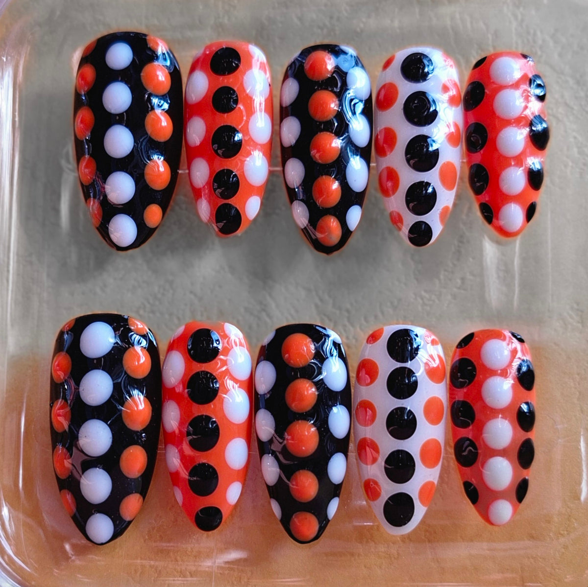 Création Nail Art Halloween Polka Dots Graphique — Noir, Orange & Blanc