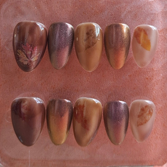 Création Court Automne Nail Art – Feuilles Dorées
