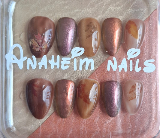 Création Court Automne Nail Art – Feuilles Dorées